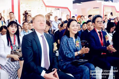 博魚官方2025年廣州國(guó)際照明博覽會(huì)浩大落幕：全新“光場(chǎng)景嘗試室”舉動(dòng)系列盛大退(圖1)